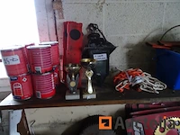 Nieuwe carburateur, gekleurde potten, polyfilla, cups, veiligheidsslot - afbeelding 12 van  13