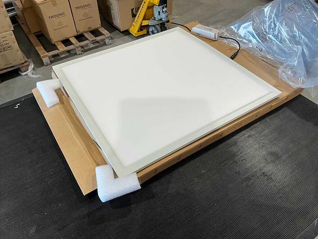 Nieuwe desktop led paneel set - 36w – 3250 lm, 4000k, 595x595 mm (108x) - afbeelding 1 van  9