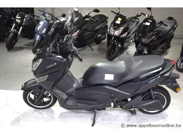 Nieuwe elektrische scooter edrive, 4,6kw, chassisnr l8ymjsye5kx060734, gelijkvormigheidsattest, 2sleutels - afbeelding 1 van  9