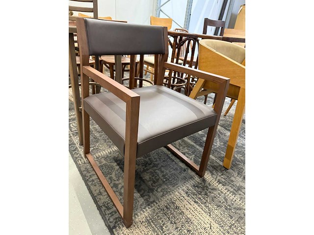 Nieuwe leerstoel - afbeelding 11 van  19