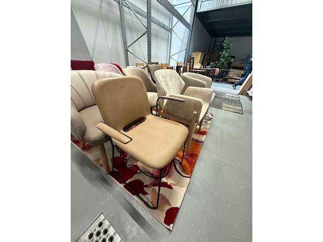 Nieuwe leerstoel - afbeelding 10 van  15