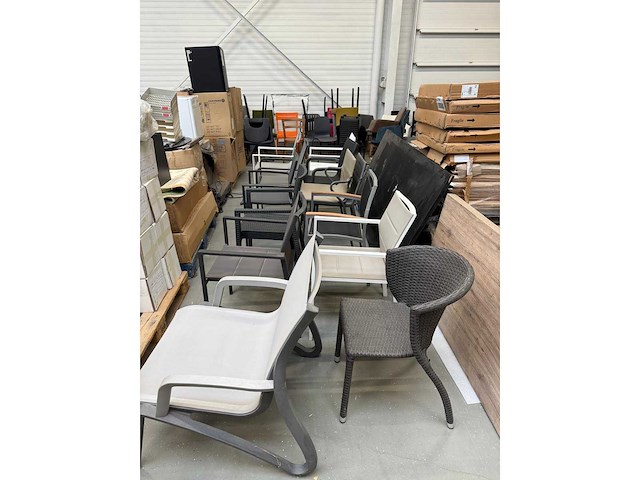 Nieuwe leerstoel - afbeelding 1 van  12