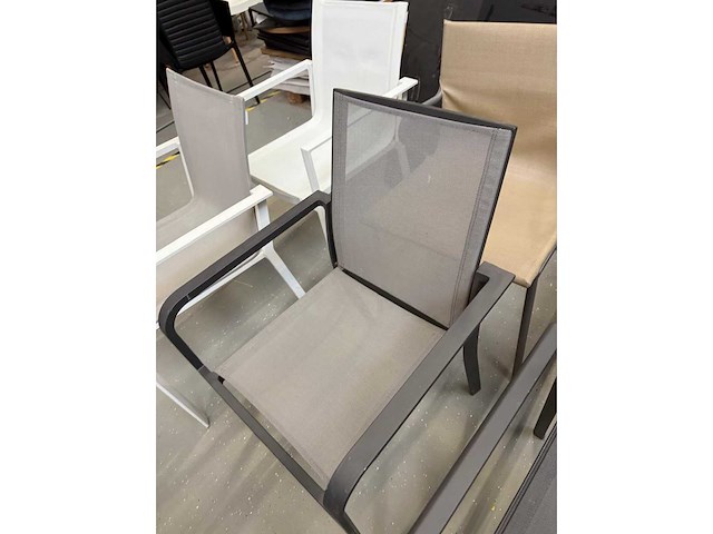 Nieuwe leerstoel - afbeelding 7 van  12