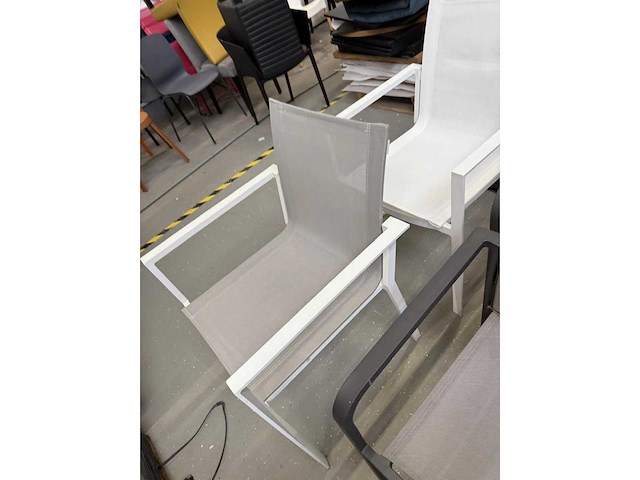 Nieuwe leerstoel - afbeelding 10 van  12