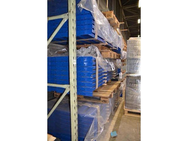 Nieuwe liggers bito 2700mm - afbeelding 1 van  3