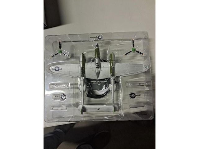 Nieuwe metalen vliegtuig - afbeelding 1 van  2