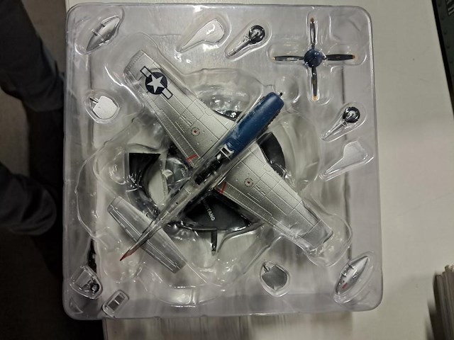 Nieuwe metalen vliegtuig - afbeelding 1 van  2