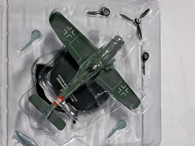 Nieuwe metalen vliegtuig - afbeelding 1 van  2