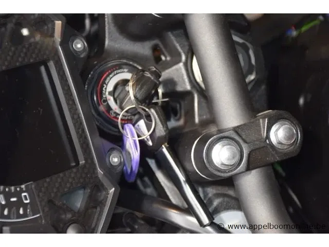 Nieuwe motor kawasaki er400f, chassisnr ml5er400ffdak1330, 2cyl, 399cm³, 33,4kw, met gelijkvormigheidsattest, 2 sleutels - afbeelding 4 van  6