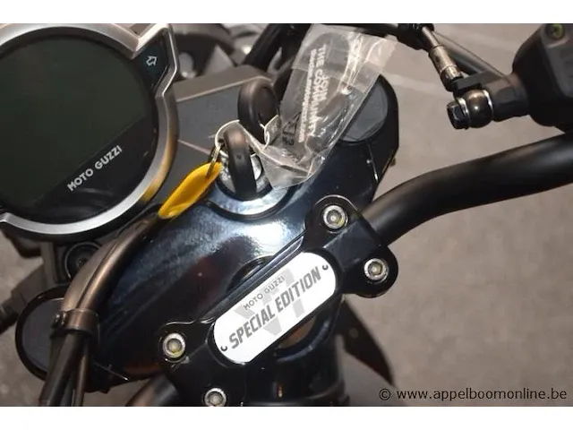 Nieuwe motor motto guzzi v7 stone corsa special edition, zonder documenten, 2sleutels - afbeelding 5 van  6