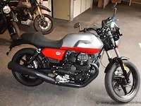 Nieuwe motor motto guzzi v7 stone corsa, zonder documenten, 2sleutels - afbeelding 3 van  6