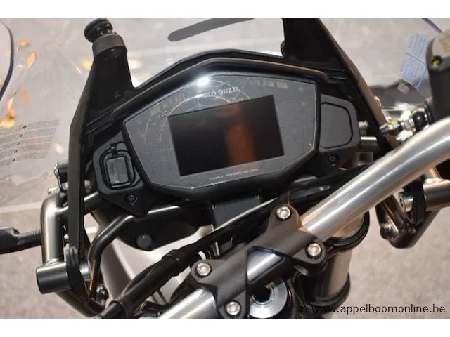 Nieuwe motor motto guzzi v85tt, zonder documenten, 2sleutels - afbeelding 6 van  7