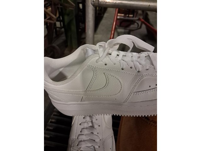 Nieuwe schoenen maat 40,5 nike - afbeelding 2 van  4