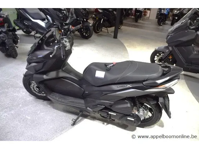 Nieuwe scooter sym jet x125, chassisnr lxmxhb302pxb212250, zoner documenten - afbeelding 1 van  9