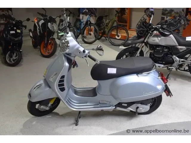 Nieuwe scooter vespa gts 125, zonder documenten, 1sleutel - afbeelding 1 van  7