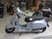 Nieuwe scooter vespa gts 125, zonder documenten, 1sleutel - afbeelding 1 van  7