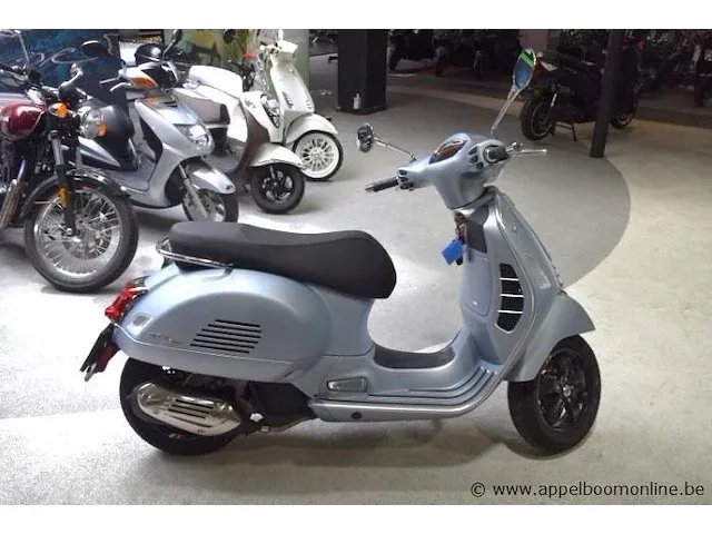 Nieuwe scooter vespa gts 125, zonder documenten, 1sleutel - afbeelding 3 van  7