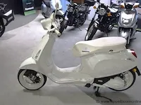 Nieuwe scooter vespa sprint 125 editie justin bieber, zonder documenten, zonder sleutel - afbeelding 1 van  8