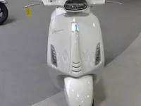 Nieuwe scooter vespa sprint 125 editie justin bieber, zonder documenten, zonder sleutel - afbeelding 2 van  8