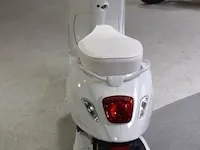 Nieuwe scooter vespa sprint 125 editie justin bieber, zonder documenten, zonder sleutel - afbeelding 4 van  8