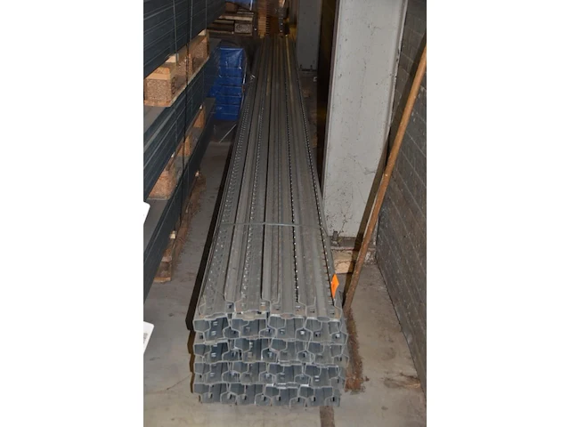 Nieuwe staanders bito 6000mm. - afbeelding 1 van  2