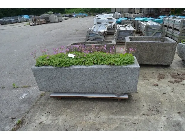 Nieuwe trog graniet grijs 140x40x40 - afbeelding 1 van  5