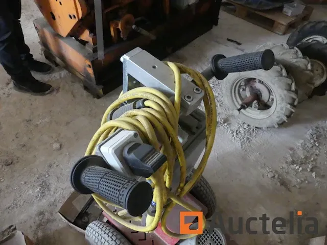 Nieuwstaat tapijtstripper roll stipper ro-3 - afbeelding 2 van  8