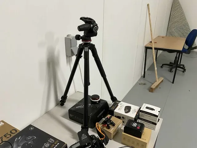 Nikon d850 24-120 vr kit fotocamera met toebehoren - afbeelding 10 van  20