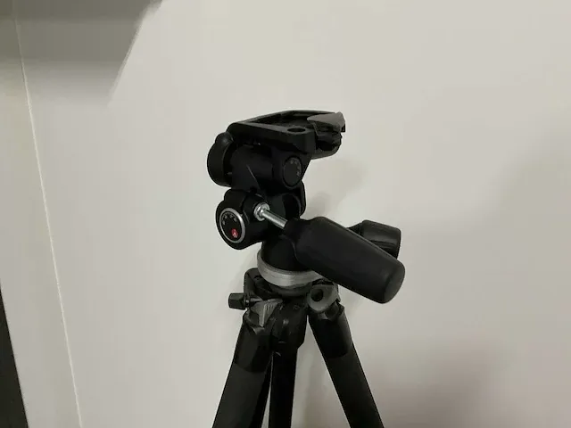 Nikon d850 24-120 vr kit fotocamera met toebehoren - afbeelding 13 van  20