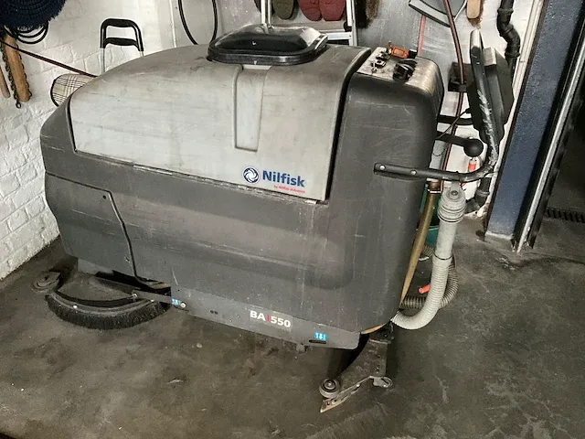 Nilfisk ba550 vloerschrobmachine - afbeelding 1 van  6