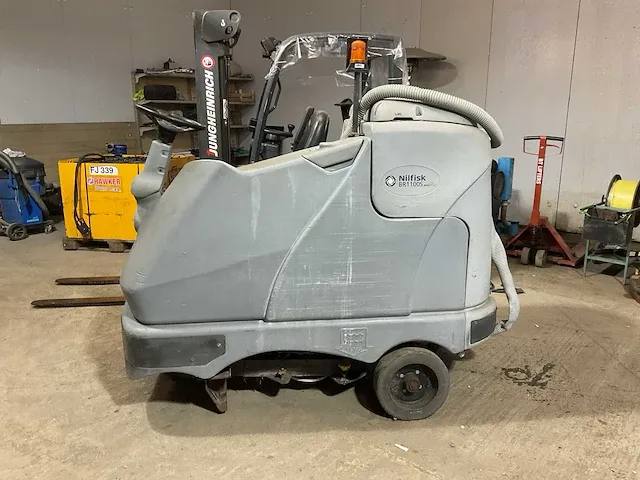 Nilfisk br1100s veegmachine - afbeelding 1 van  12