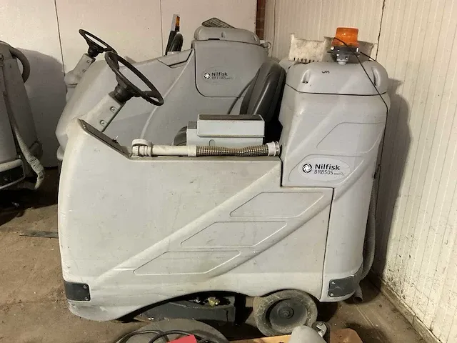 Nilfisk br850s veegmachine - afbeelding 1 van  6