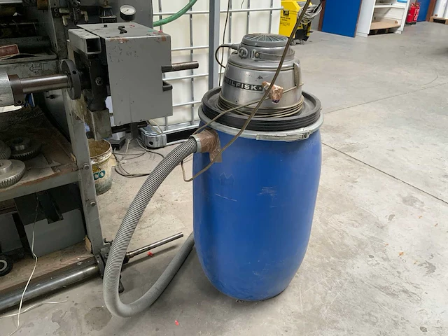 Nilfisk gm 400 industriële stofzuiger (2x) - afbeelding 1 van  3