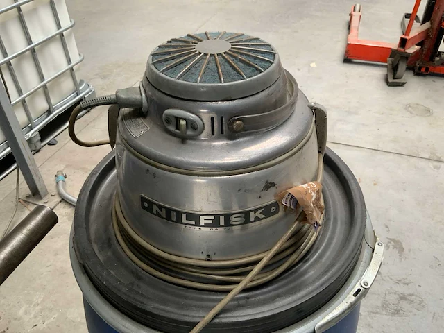 Nilfisk gm 400 industriële stofzuiger (2x) - afbeelding 2 van  3