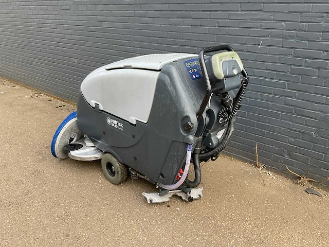 Nilfisk scrubber dryer ba 851 veegmachine - afbeelding 4 van  10
