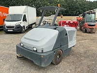Nilfisk sw8000 zelfrijdende veegmachine - afbeelding 1 van  30
