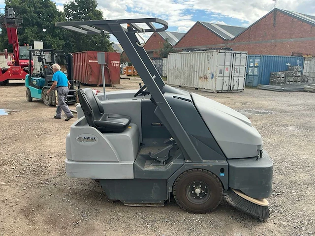 Nilfisk sw8000 zelfrijdende veegmachine - afbeelding 12 van  30