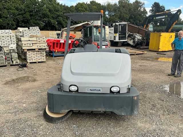 Nilfisk sw8000 zelfrijdende veegmachine - afbeelding 23 van  30