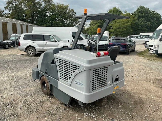 Nilfisk sw8000 zelfrijdende veegmachine - afbeelding 28 van  30