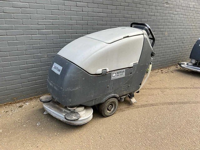 Nilkfisk ba 651 veegmachine - afbeelding 1 van  9