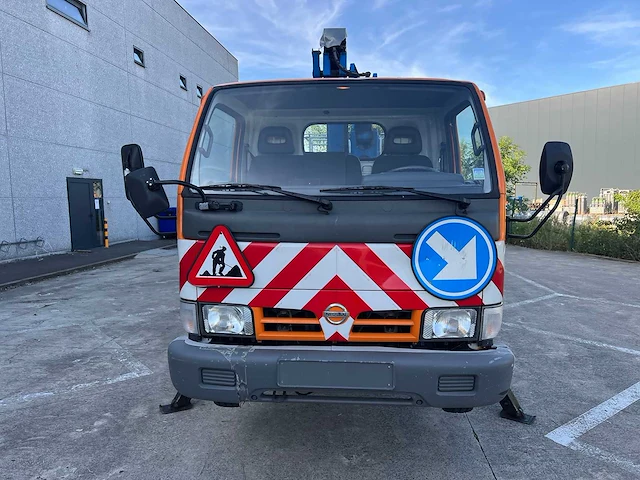 Nissan - 20-12-2006 - cabstar - hoogtewerker - personenauto - afbeelding 4 van  57