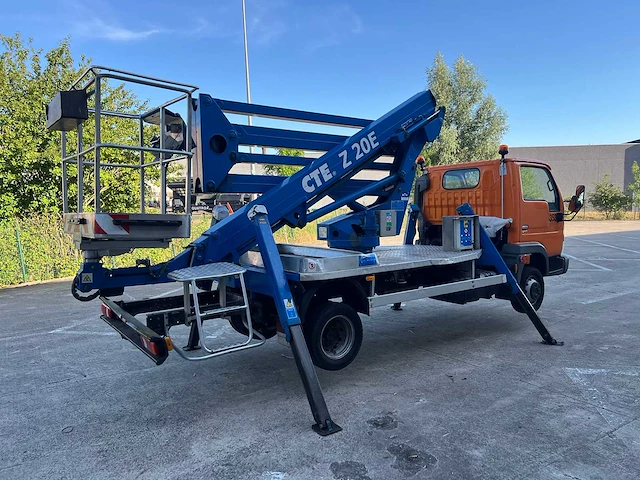 Nissan - 20-12-2006 - cabstar - hoogtewerker - personenauto - afbeelding 11 van  57