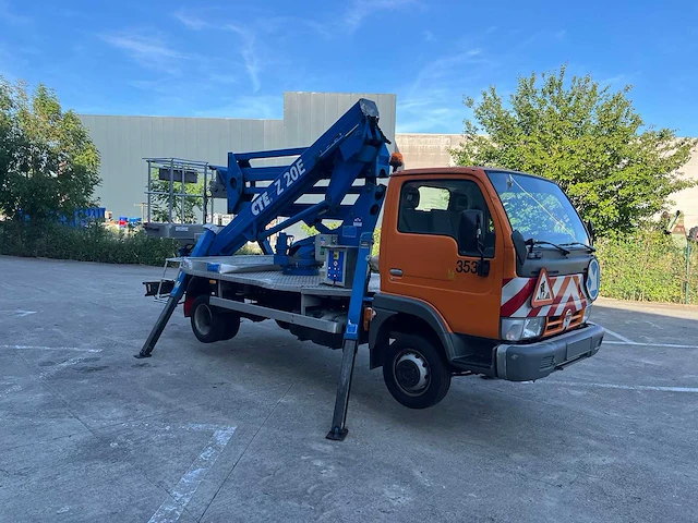 Nissan - 20-12-2006 - cabstar - hoogtewerker - personenauto - afbeelding 14 van  57