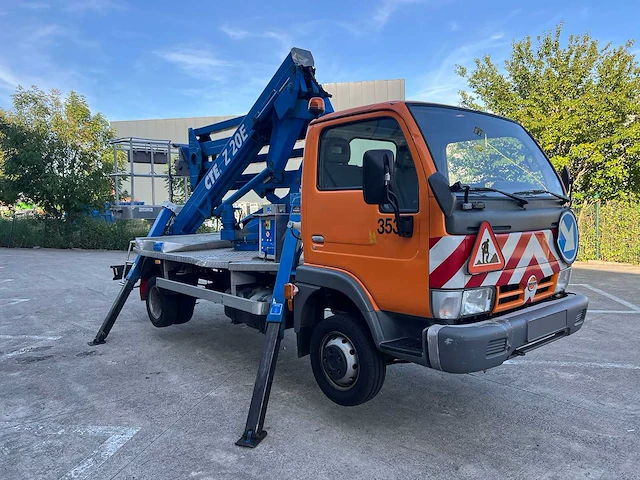 Nissan - 20-12-2006 - cabstar - hoogtewerker - personenauto - afbeelding 15 van  57