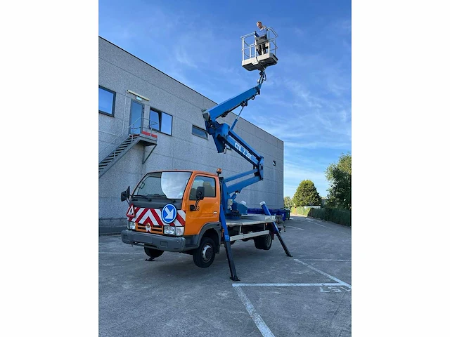 Nissan - 20-12-2006 - cabstar - hoogtewerker - personenauto - afbeelding 45 van  57