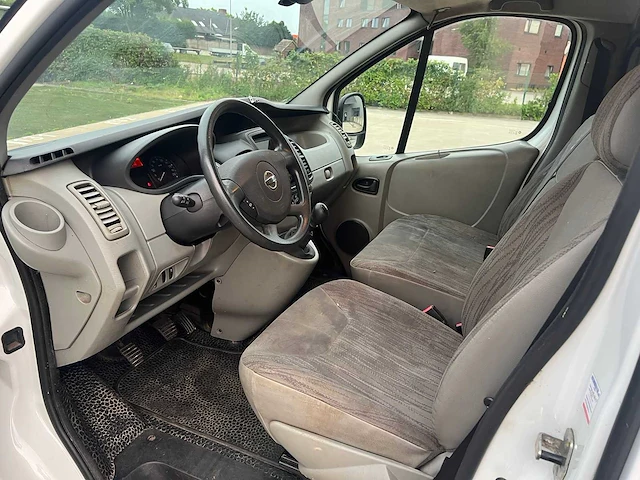 Nissan - 2014 - primastar - bestelwagen - personenauto - afbeelding 2 van  13