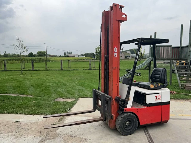 Nissan 13u vorkheftruck - afbeelding 1 van  18
