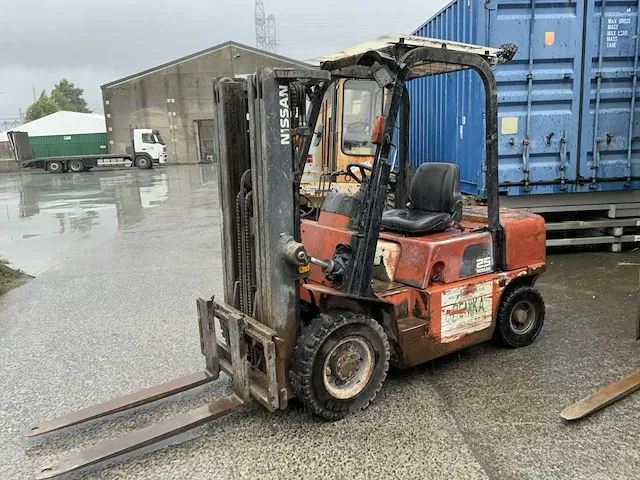 Nissan fj02a25u heftruck - afbeelding 1 van  4