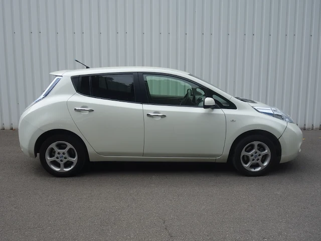 Nissan leaf - afbeelding 8 van  15