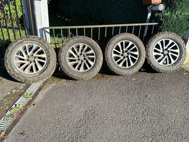 Nissan navara wiel (8x) - afbeelding 2 van  18
